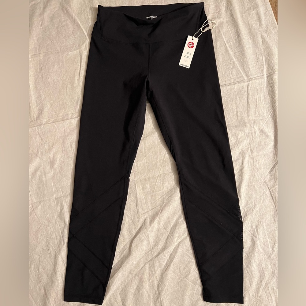 Manduka cutout pant in black